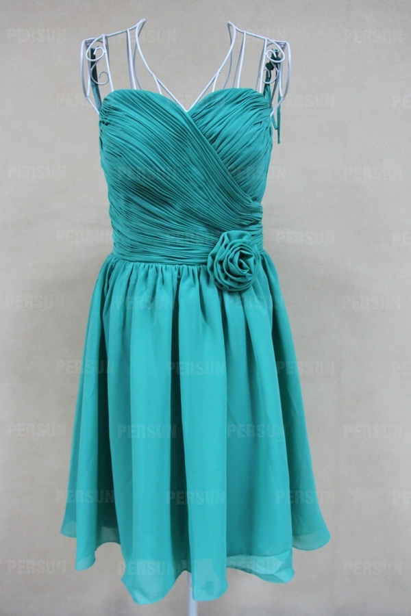 Robe cocktail bustier plissée courte aux genoux