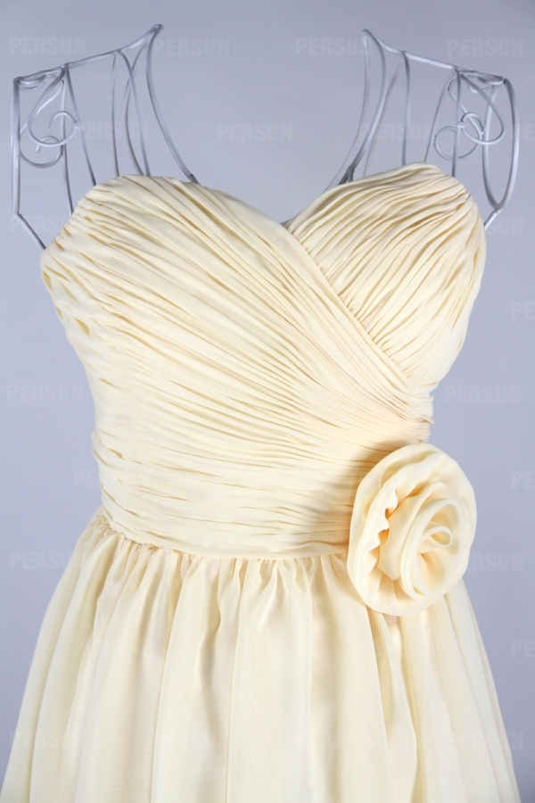 Robe cocktail bustier plissée courte aux genoux