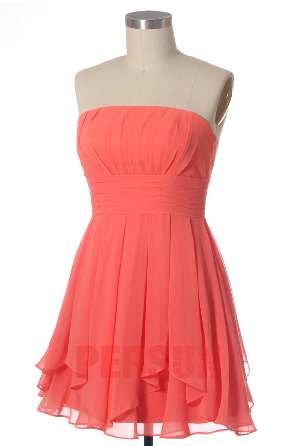 Robe cocktail rouge sans bretelle courte aux genoux