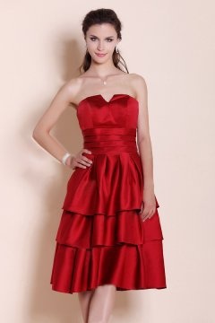 Robe cocktail rouge empire à volants sans bretelle