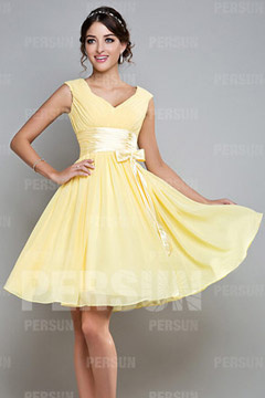 Robe cocktail courte plissée ceinturée à noeud papillon