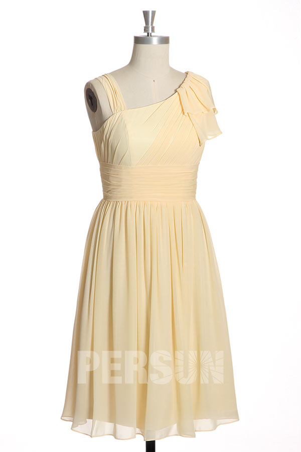Robe bal plissée courte col asymétrique en mousseline