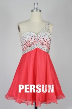 Robe cocktail courte empire et asymétrique ornée de strass