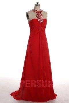 Robe rouge bustier empire bijoux au tour du cou à bretelles