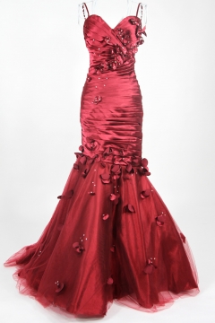 Robe gala rose plissée ornée de strass et fleurs