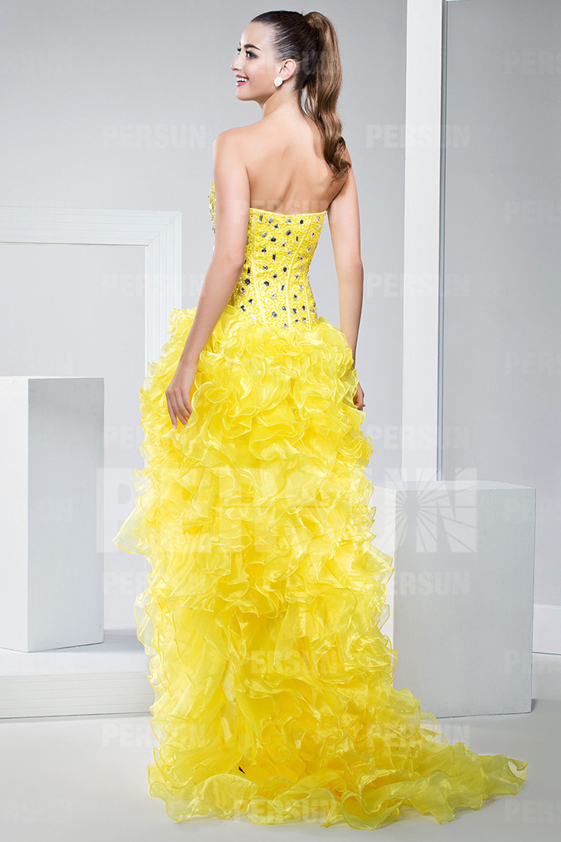 Robe bal bustier ornée de bijoux courte devant longue derrière