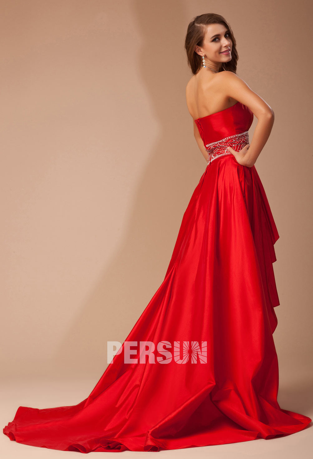 Robe bal rouge empire courte devant longue derrière