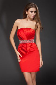 Robe cocktail bustier plissée courte ornée de strass