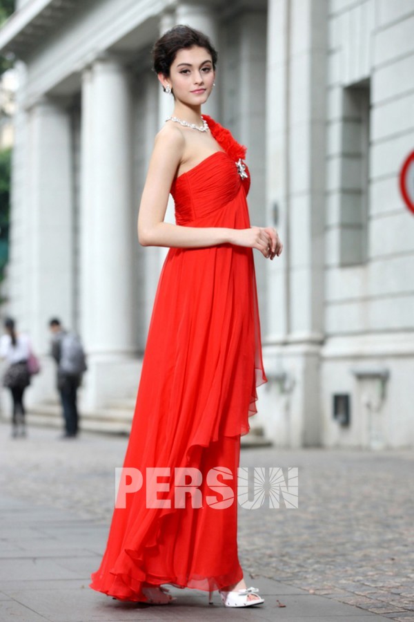 Robe bal empire asymétrique plissée ornée de strass