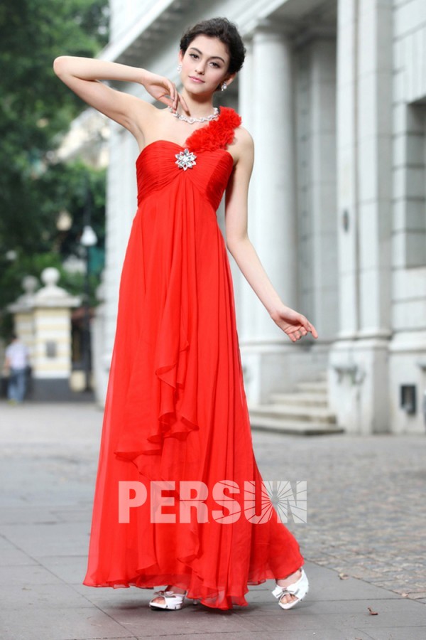 Robe bal empire asymétrique plissée ornée de strass