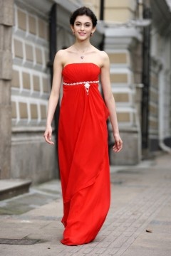 Robe empire ceinturée de bijoux longue sol sans bretelle