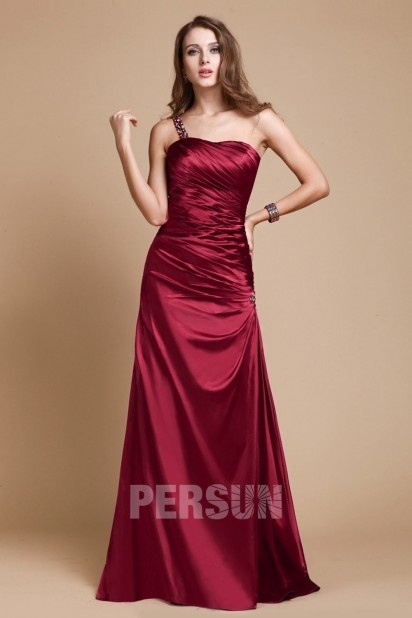 robe de soirée rouge bordeaux longue fourreau asymétrique