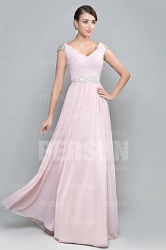 Robe longue rose plissée et ceinturée à mancherons bijoutés