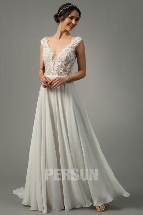 Robe de soirée blanche décolleté en V plongeant à haut dentelle