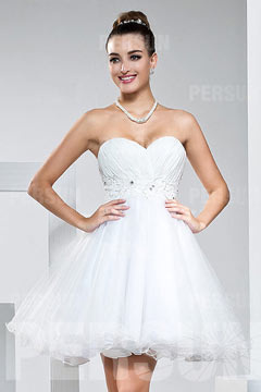 Mini robe blanche bustier coeur orné de strass à jupe évasée