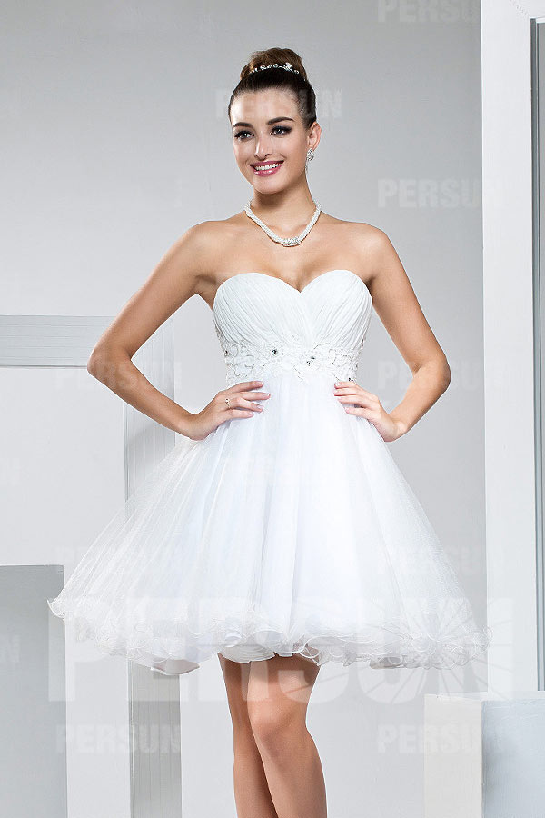 Mini robe blanche bustier coeur orné de strass à jupe évasée