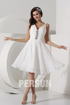 Petite robe blanche mousseline avec voilage dans le dos