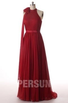 Robe de cérémonie bordeaux plissée à col montant en mousseline