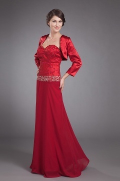 Robe bustier rouge ornée de bijoux longue sol