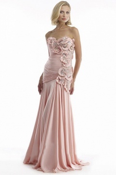 Robe soirée rose longue sans bretelle ornée de fleurs fait-main