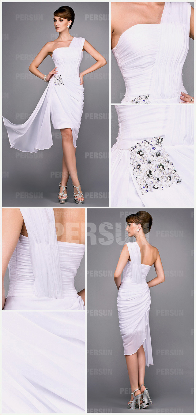robe cocktail de mariage blanche courte moulante pour la mère de la mariée