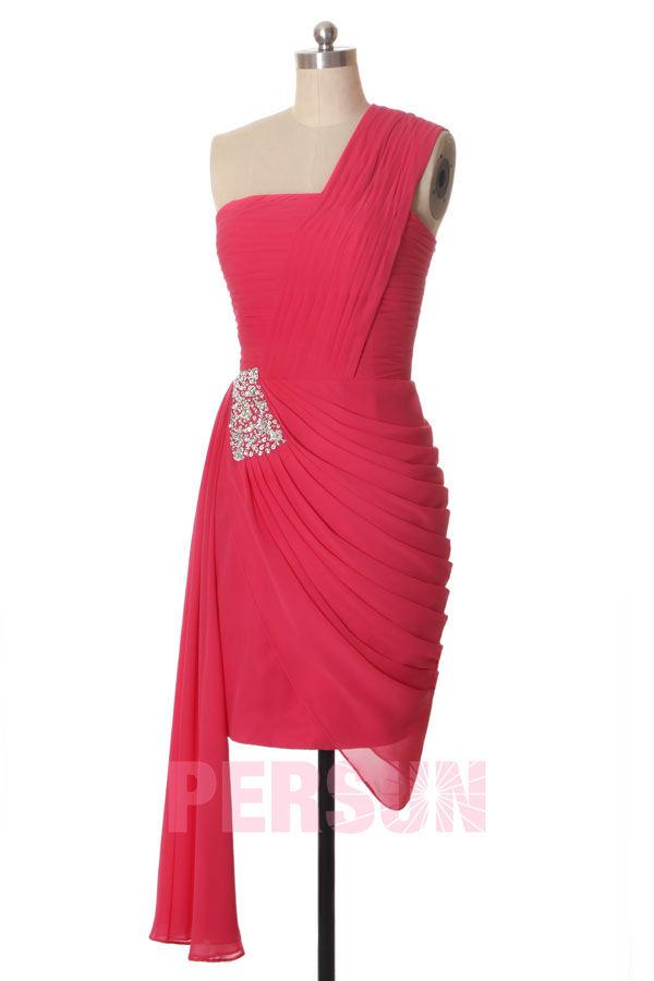 Robe courte moulante asymétrique drapée pour cocktail mariage