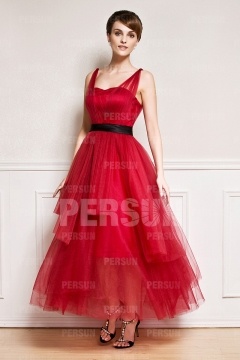 Robe rouge avec bretelles au cheville en tulle vaporeuse