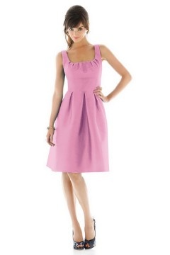 Robe demoiselle d'honneur courte avec encolure en forme de U