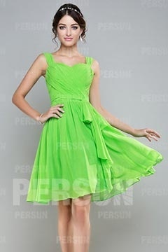Robe longueur genoux plissée à bretelle ceinturée