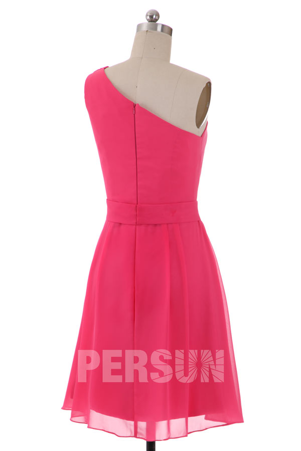 Petite robe fuchsia asymétrique à volants pour cocktail mariage