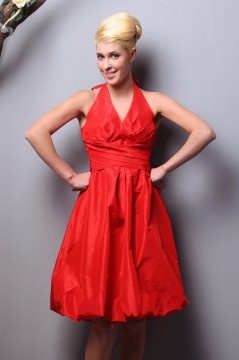 Robe genoux rouge ruchée tour du cou