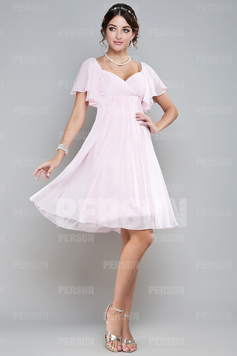 Robe courte cocktail grossesse rose fluide en mousseline à mancherons volantés