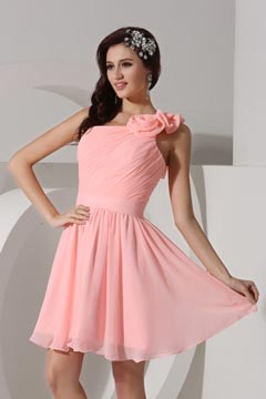 Robe courte corail bustier asymétrique en mousseline avec fleur ruchée