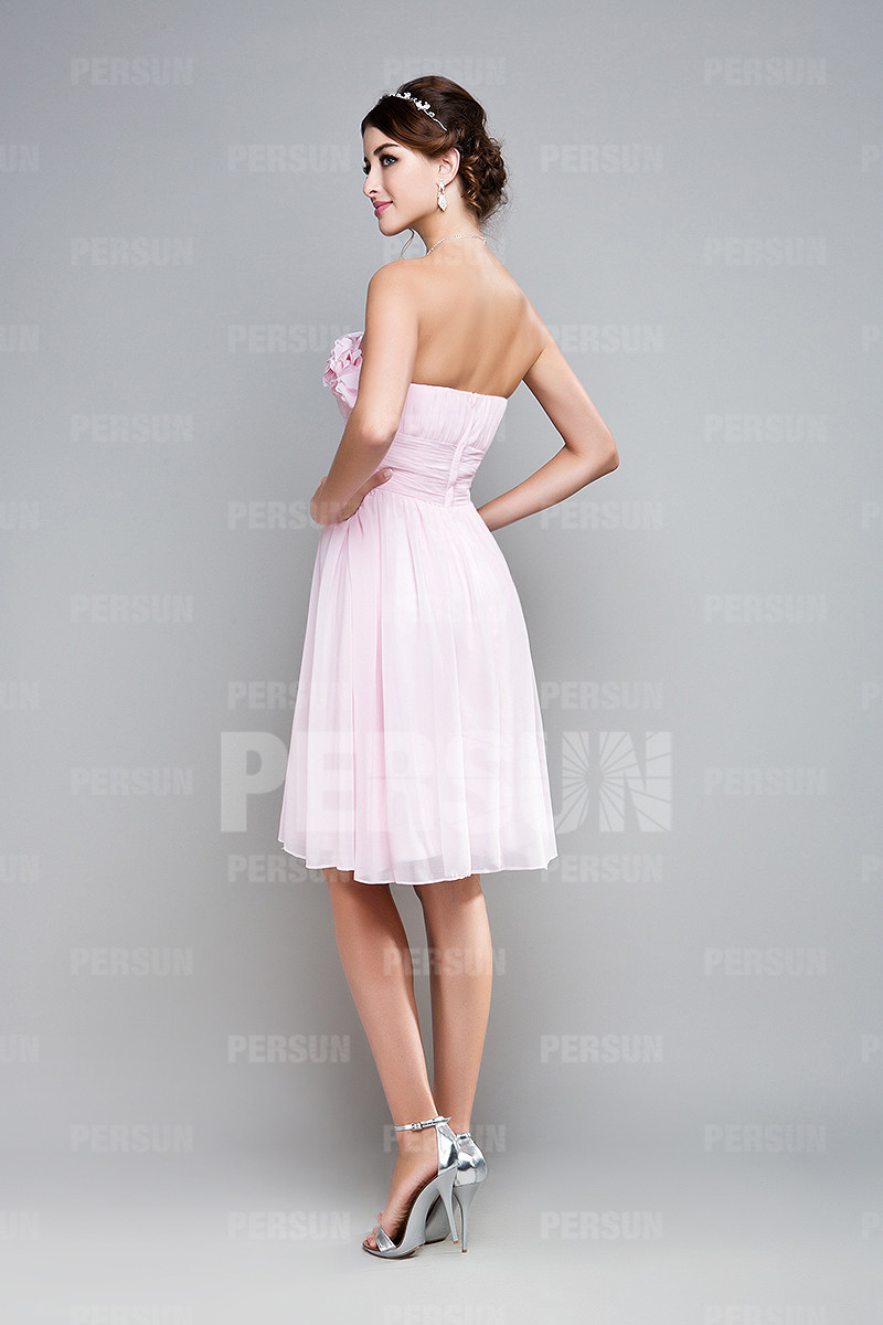 Robe cocktail rose courte empire avec fleurs fait-main