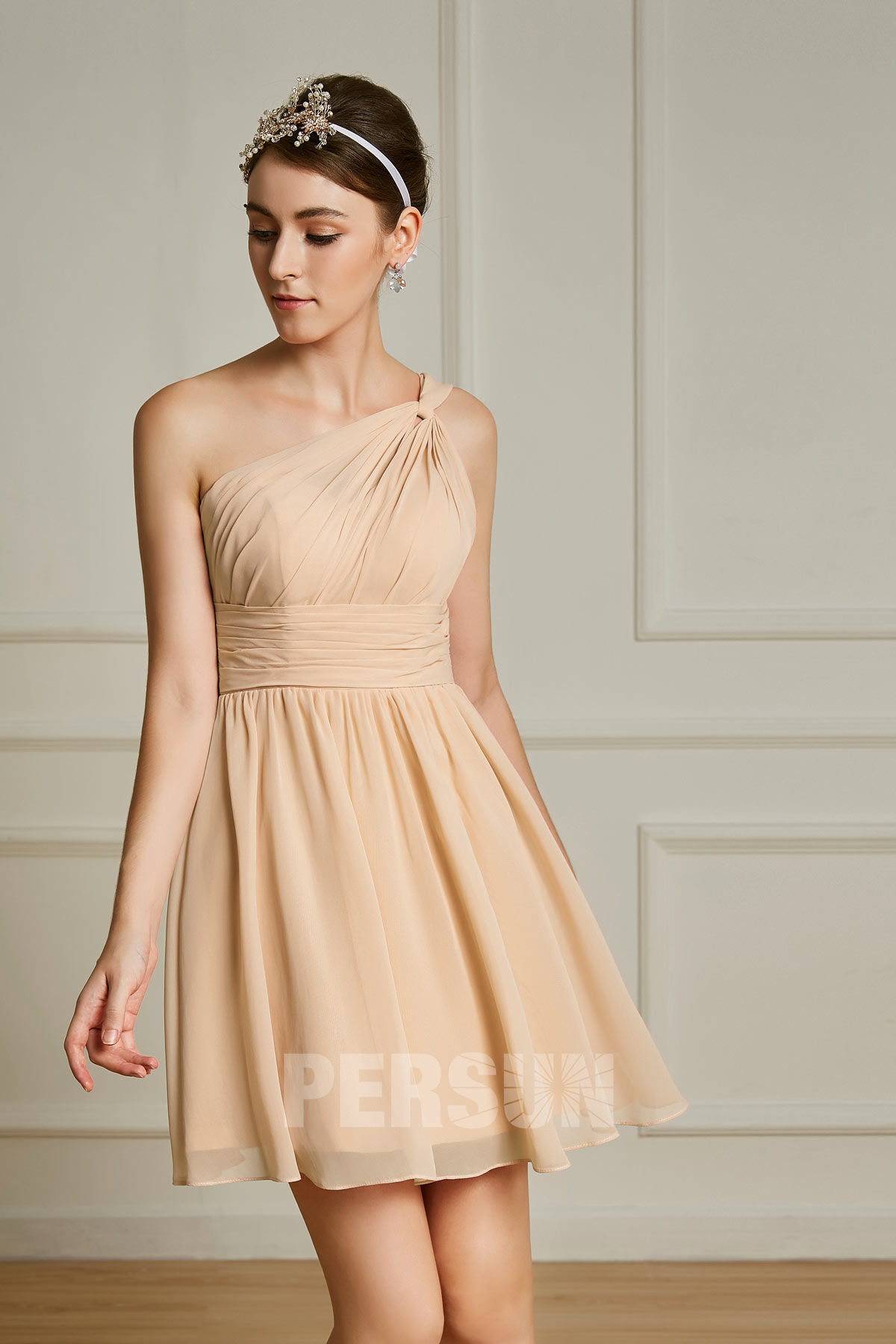 Petite robe corail pour cocktail mariage bustier asymétrique plissée