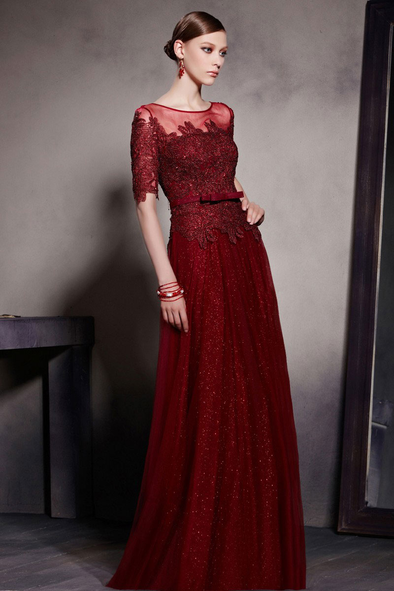 Robe soirée longue en tulle bordeaux à encolure bateau