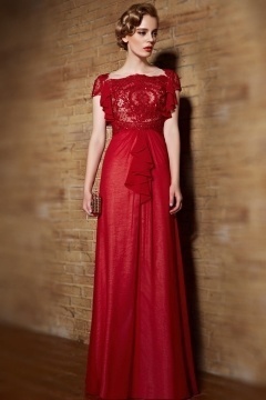 Robe rouge à manches froufrous en dentelle vintage