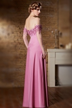 Robe haute couture fuchsia claire avec manches mi longue épaules dénudées
