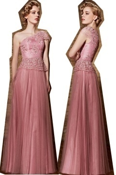 Robe gala rose embellie de fleurettes encolure asymétrique