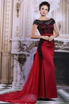 Elégante robe bordeaux à haut dentelle noire traîne chapelle