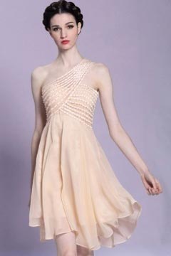 Robe nude asymétrique courte orné de bijoux pour soirée de mariage