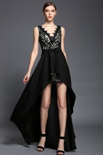 Robe bal en dnetelle noire col V dotée jupe détachable courte devant longue derrière