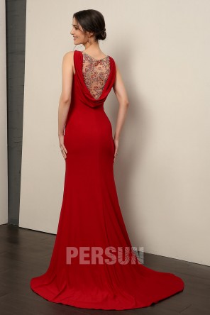 Robe de bal rouge fourreau col en V bustier froncé à traîne courte