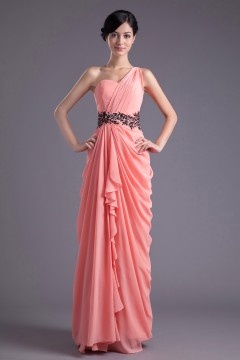 Robe soirée longue asymétrique ceinturée de bijoux et appliques