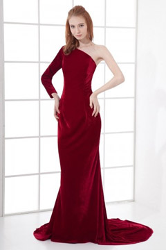 Robe soirée rouge à traîne chapel avec une manche longue
