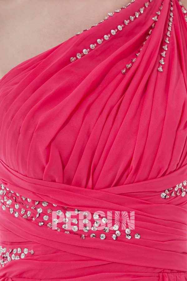 Robe cocktail plissée courte devant longue derrière épaule asymétrique