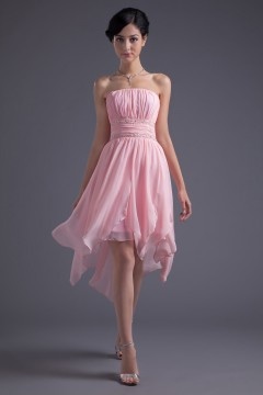 Robe de bal rose courte bustier drapé taille strassée
