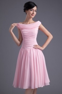 Robe cocktail courte plissée à encolure bateau pour demoiselle d'honneur