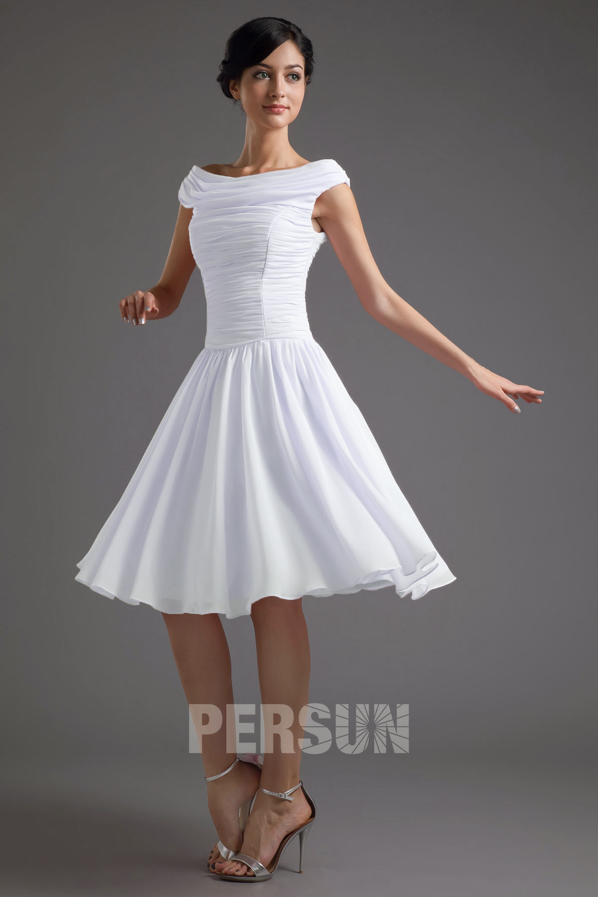 Robe cocktail courte plissée à encolure bateau pour demoiselle d'honneur