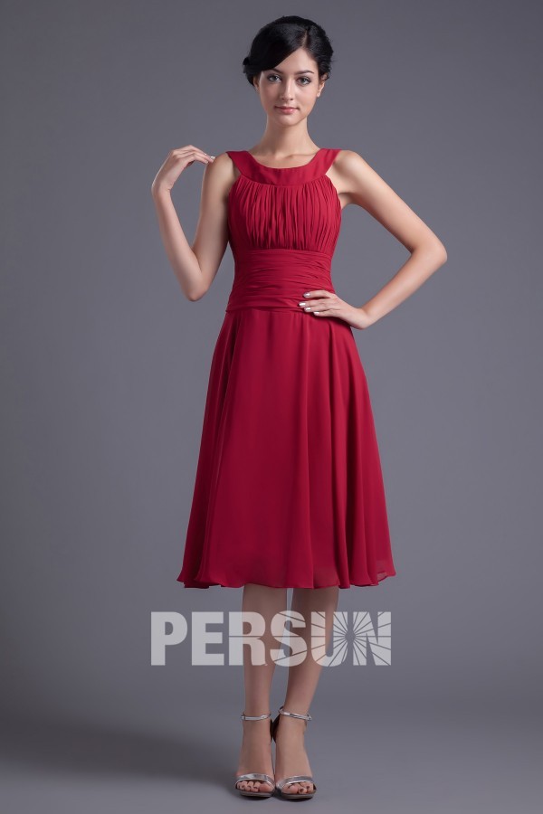 Robe mi longue rouge foncé plissée à col oval